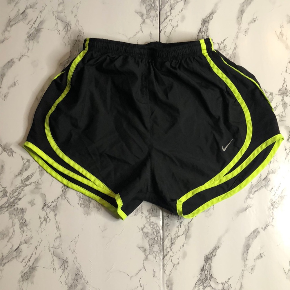 Girls Nike Active Dri-Fit Size XS